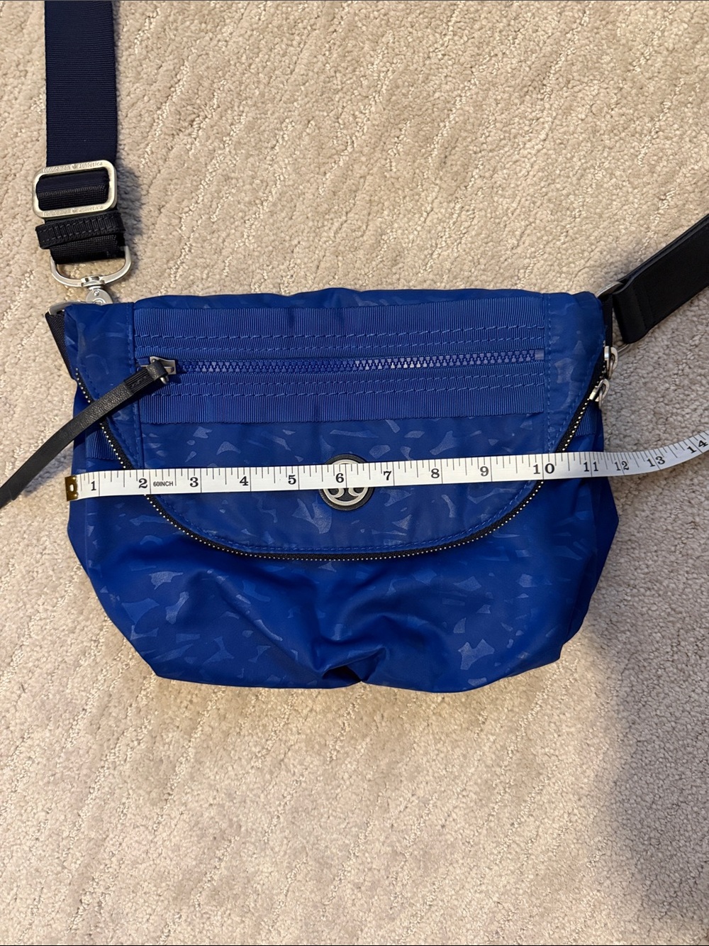 Lululemon festival bag, shadow warp sapphire blue with back strap, EUC! - Picture 6 of 13